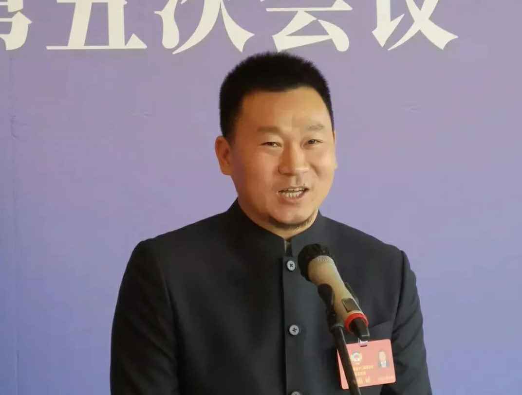 202204221343.jpg 为进一步展示市政协团结、民主、开放、自信的形象,向市民和网友展示政协委员的履职风采,中山市政协十二届五次会议在2月4日上午开幕前开设“委员通道”,市政协委员、九游·官方版web站入口-jiuyouj9(中国)公司总经理陈朝阳走进“委员通道”,回应社会关切的问题。他就如何做好城市应急管理规划的问题进行发言,并回答记者提问。.jpg